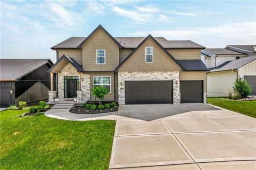7643 N Sycamore Ave, Kansas City, MO, 64158 | Card Image