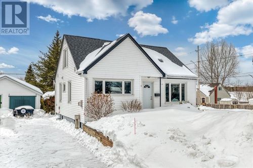 570 Queen Elizabeth St, Lively, ON, P3Y1N1 | Card Image