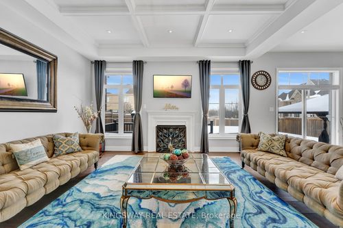 70 Bond Cres, Richmond Hill, ON, L4E3K4 | Card Image