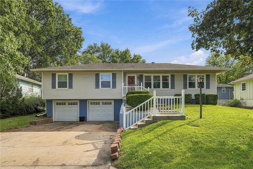 9053 E 83rd St, Raytown, MO, 64138-3206 | Card Image