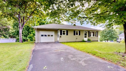 390 Webster St, Lewiston, ME, 04240-4301 | Card Image