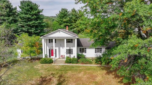 22 Mark Dr, Middletown, NY, 10940-7412 | Card Image