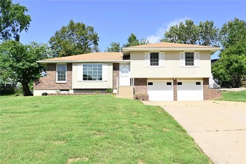520 Thomas Dr, Platte City, MO, 64079-9644 | Card Image