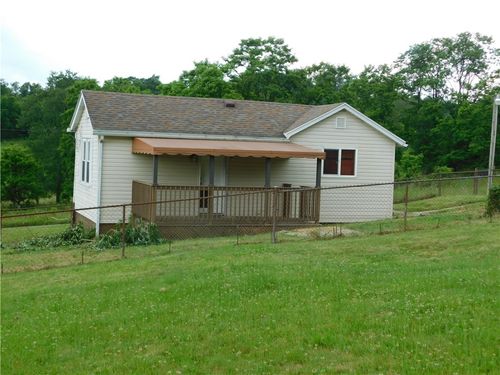 27 Community Ave, Uniontown, PA, 15401-7808 | Card Image