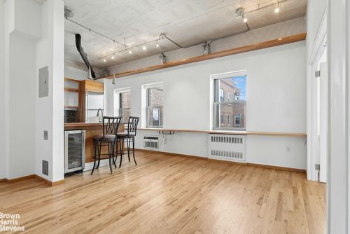 5m-689 Fort Washington Ave, New York, NY, 10040-3759 | Card Image