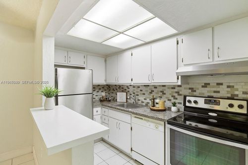 apt-e25-6530 Lake Patricia Dr, Miami Lakes, FL, 33014-3089 | Card Image