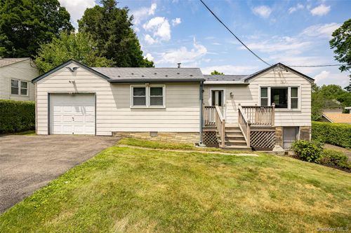 5 Willow Rd, Beacon, NY, 12508-2911 | Card Image