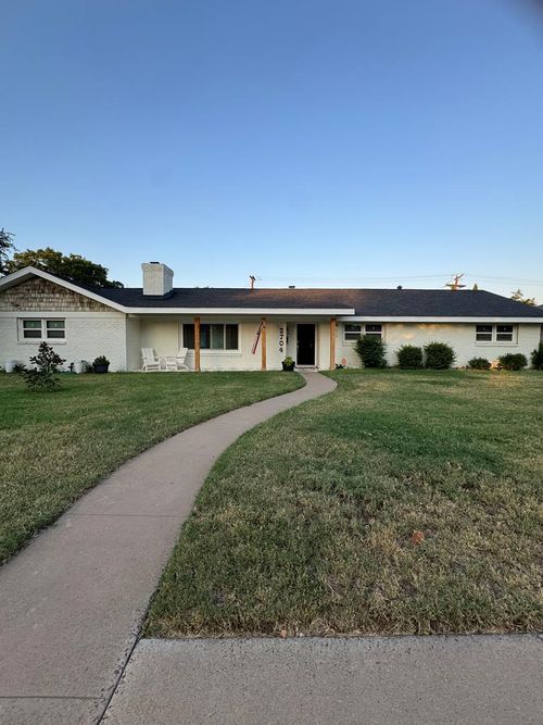2704 L St, Midland, TX, 79705-7418 | Card Image