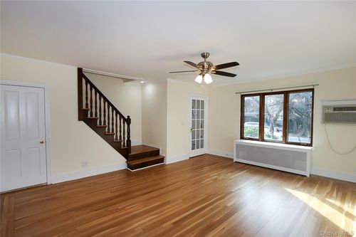 67 Kessel St, Forest Hills, NY, 11375-4142 | Card Image