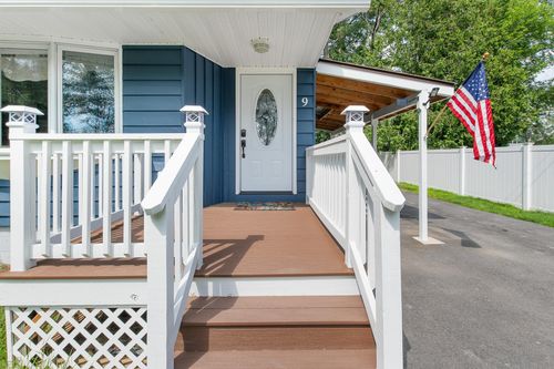 9 Wood St, Berlin, NH, 03570-3517 | Card Image