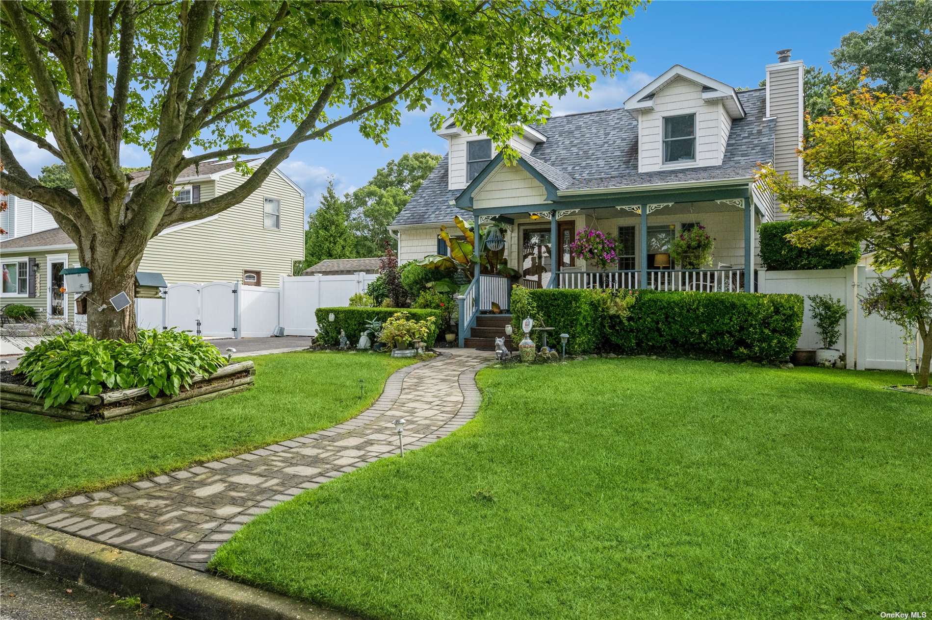 7th Ave, Holtsville, NY 11742
