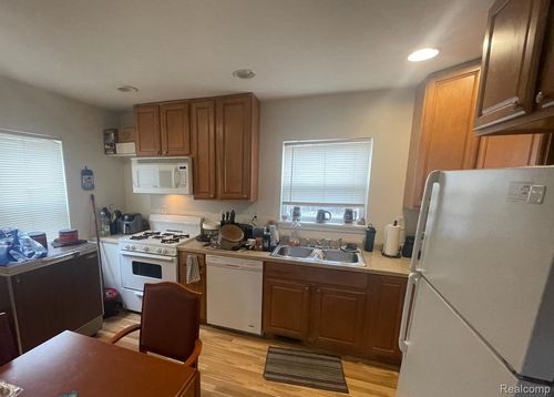1029 E Woodruff Ave, Hazel Park, MI, 48030-3610 | Card Image