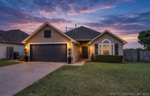 15600 Birch Ave, Glenpool, OK, 74033-4421 | Card Image