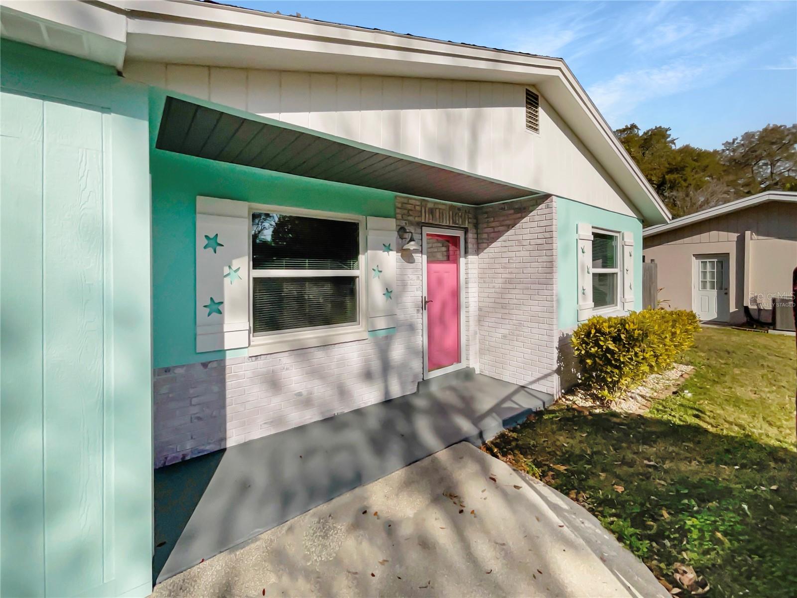 Arnoni Dr, Dunedin, FL 34698