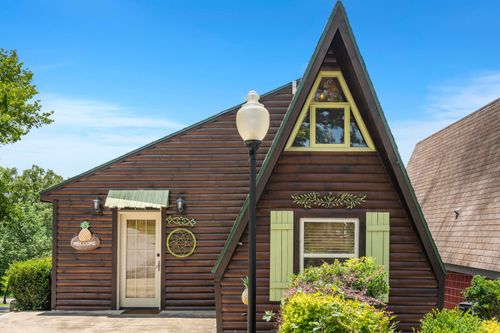 368 Mohican Ln, Lampe, MO, 65681-8336 | Card Image
