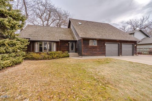 1512 River Dr Ne, Mandan, ND, 58554-2240 | Card Image