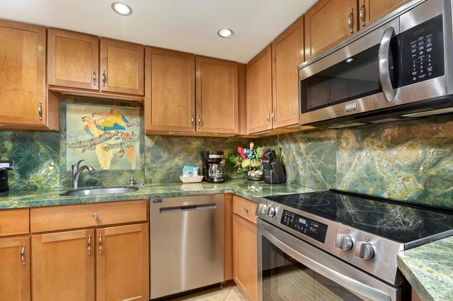 304 - 3445 Lower Honoapiilani Rd, Condo with 2 bedrooms, 2 bathrooms and null parking in Lahaina HI | Image 12