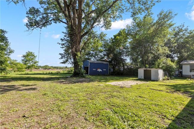 View of green lawn with a storage unit | Image 24