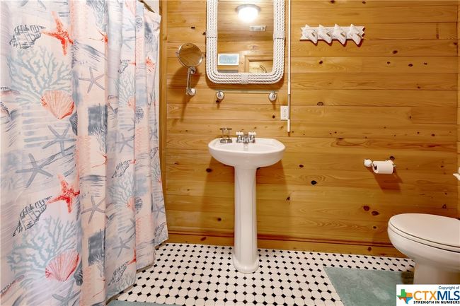 403 Bay St, House other with 4 bedrooms, 3 bathrooms and null parking in Austwell TX | Image 29