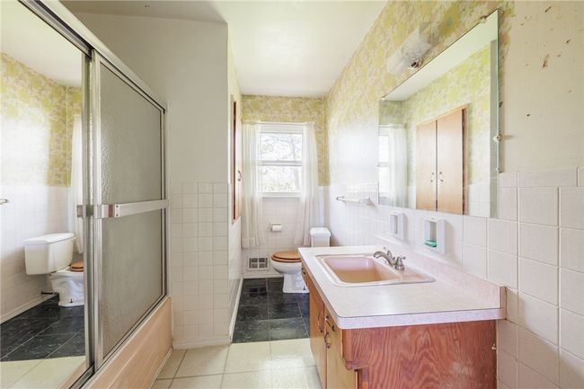 Upper Unit full bath | Image 18