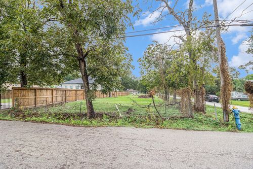 700 Rosie St, Houston, TX, 77091-3211 | Card Image