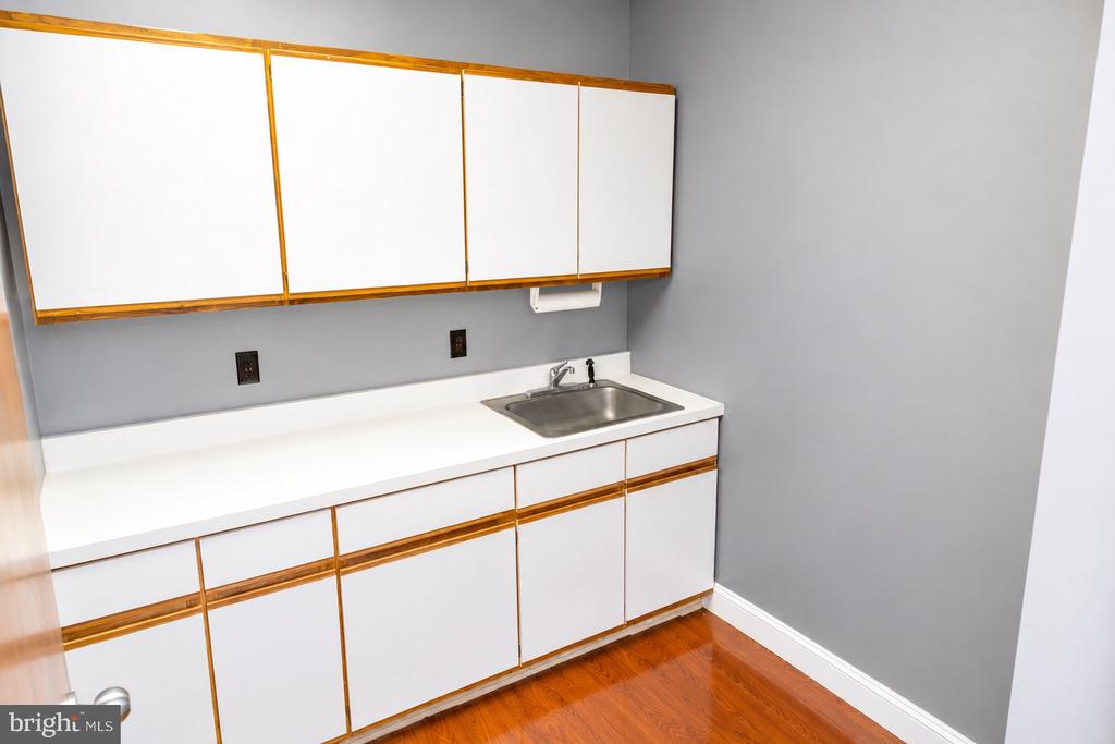 Commercial Lease in EDISON 2