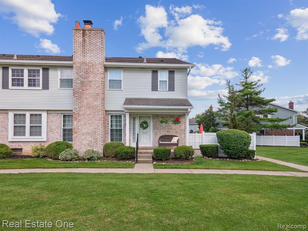 Roscommon St, Northville, MI 48167