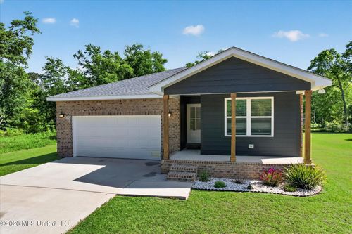 1412 Spruce St, Ocean Springs, MS, 39564-8913 | Card Image
