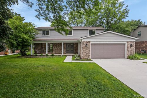 684 Abbey Ct, Rochester Hills, MI, 48307-4500 | Card Image