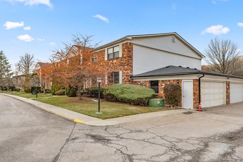 apt-102-30030 Wildbrook Dr, Southfield, MI, 48034-1323 | Card Image