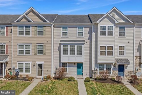 52 Private Ct, BUNKER HILL, WV, 25413-1103 | Card Image