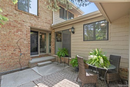 7103 Pebble Park Dr, West Bloomfield, MI, 48322-3506 | Card Image