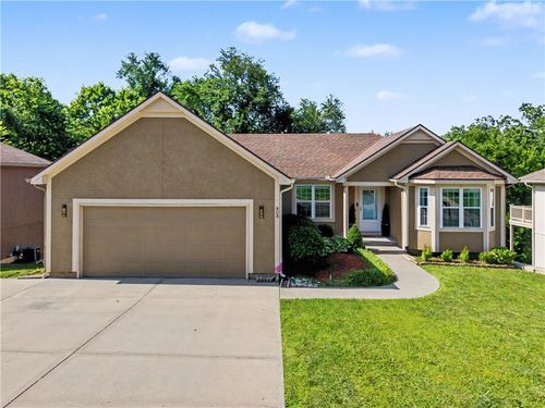808 Old Stage Rd, Pleasant Hill, MO, 64080-6551 | Card Image