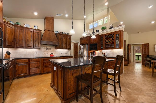 523 County Road 136 A, House other with 3 bedrooms, 3 bathrooms and null parking in Kingsland TX | Image 9
