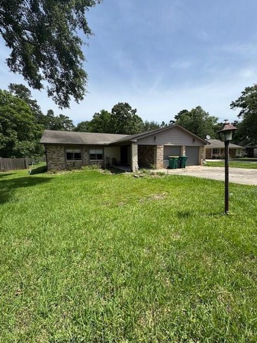 143 Red Oak Ln, Conroe, TX, 77304-2522 | Card Image