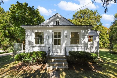 41 Hazel Dr, Northfield, OH, 44067-2819 | Card Image