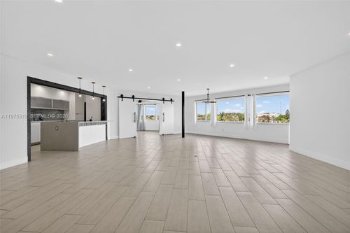 apt-422-877 Ne 195th St, North Miami Beach, FL, 33179-3448 | Card Image