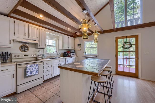 402 Swamp Rd, House other with 3 bedrooms, 2 bathrooms and null parking in MORGANTOWN PA | Image 4