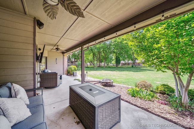 6922 Hackberry Rdg, House other with 5 bedrooms, 5 bathrooms and null parking in Owasso OK | Image 63