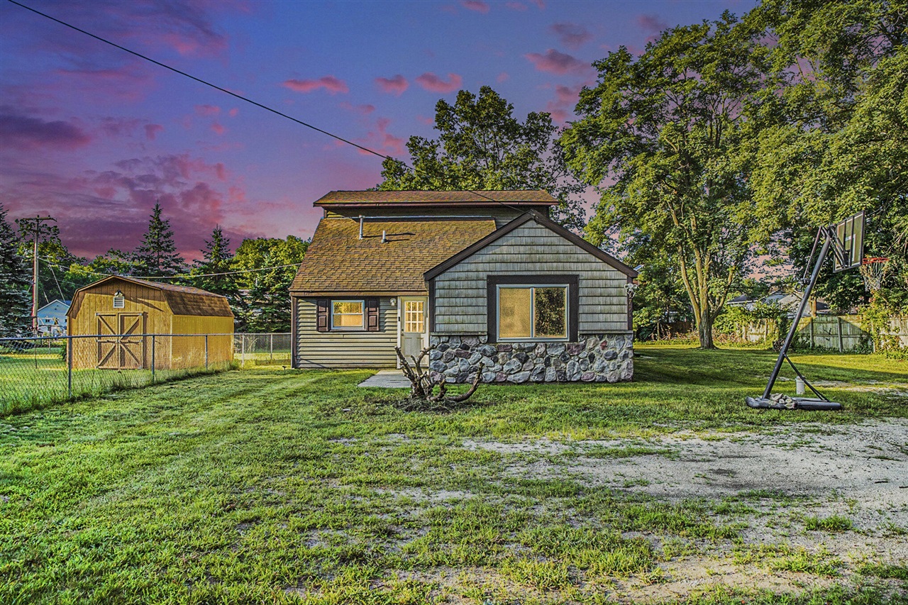 Hall Rd, Muskegon, MI 49442