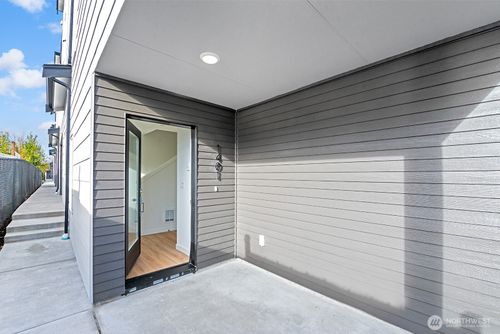 1401 Sw 111th Ln, Seattle, WA, 98146 | Card Image