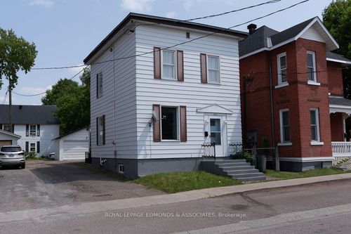 303 Murray St, Pembroke, ON, K8A4P1 | Card Image