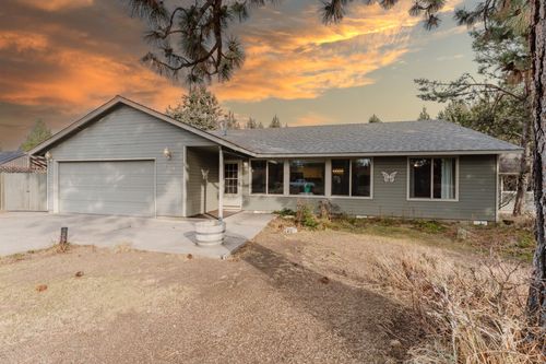 734 Se Manley Pl, Bend, OR, 97702-2365 | Card Image