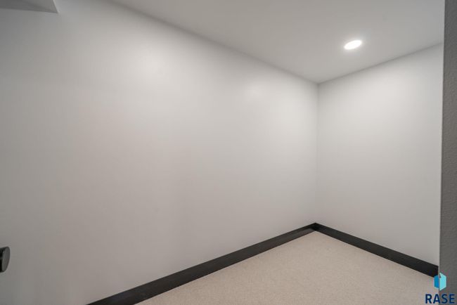 UNIT-102 - 151 E 4 Th Pl, Condo with 2 bedrooms, 3 bathrooms and null parking in Sioux Falls SD | Image 63