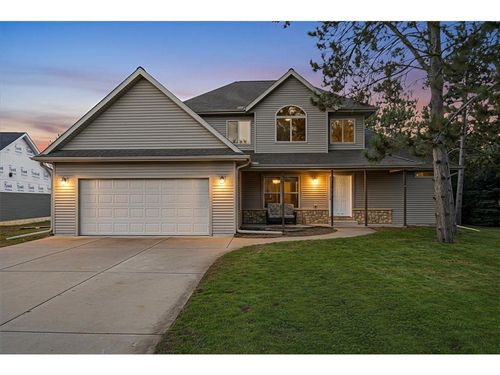 1430 Creekwood Dr, New Richmond, WI, 54017-2580 | Card Image