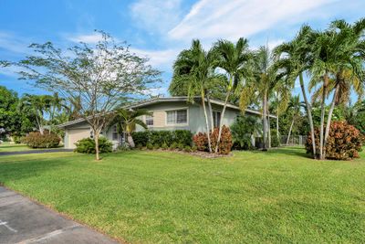 5751 Pine Ter, House other with 3 bedrooms, 2 bathrooms and null parking in Plantation FL | Image 2