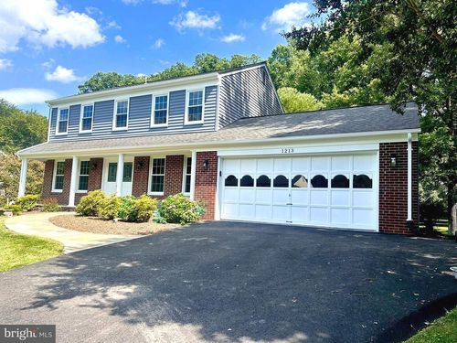 1213 Forestville Dr, GREAT FALLS, VA, 22066-2119 | Card Image