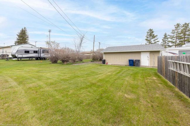 402 2 Nd Street W, Home with 3 bedrooms, 1 bathrooms and null parking in Maidstone SK | Image 26