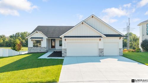 18304 Blackwalnut St, Omaha, NE, 68136-1671 | Card Image
