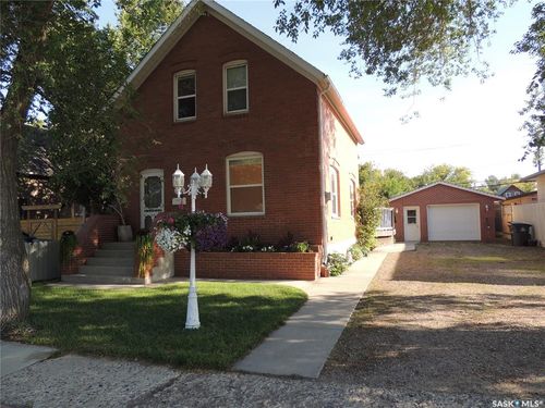 1525 3rd St, Estevan, SK, S4A0S5 | Card Image